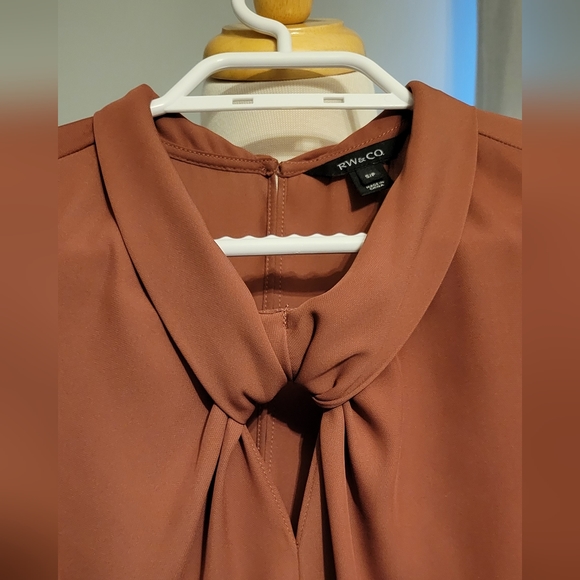 Blouse Sleeveless - Picture 2 of 9